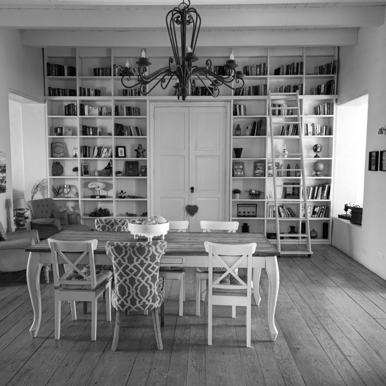 Dining area and shelves in a light interior